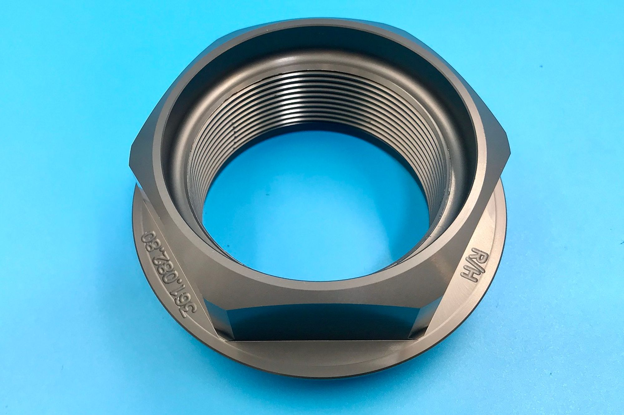 CENTRE LOCK NUT 1973/74 RSR RIGHT-HAND THREAD